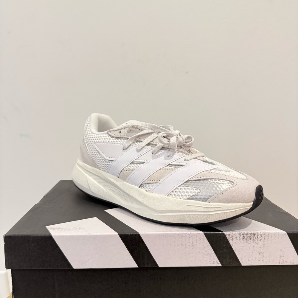NIB! Adidas Lightblaze White Sneakers Size 7.5 Women / 6Youth